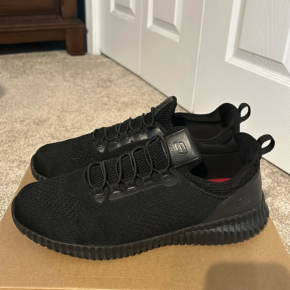 Skechers men’s cessnock food service shoe